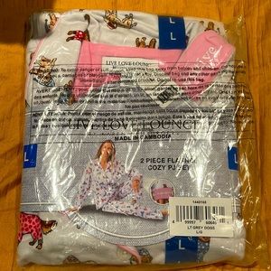 NWT Live Love Lounge Flannel PJs Dogs “Be Pawsitive”. Size L